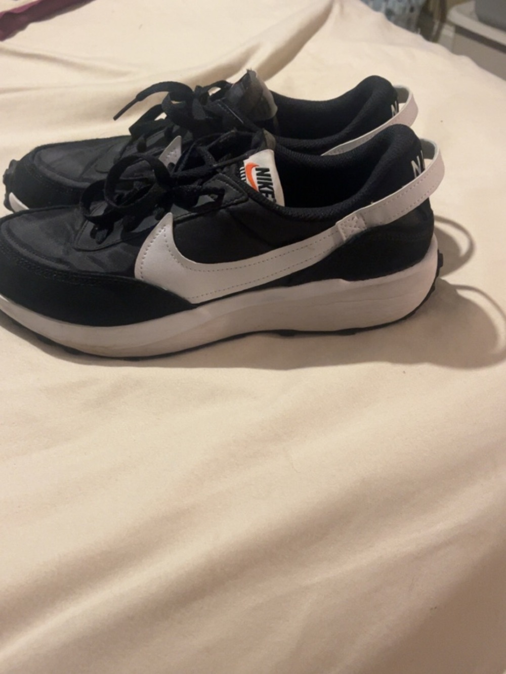 WOMEN'S NIKE WAFFLE DEBUT SNEAKERS - Picture 2 of 5